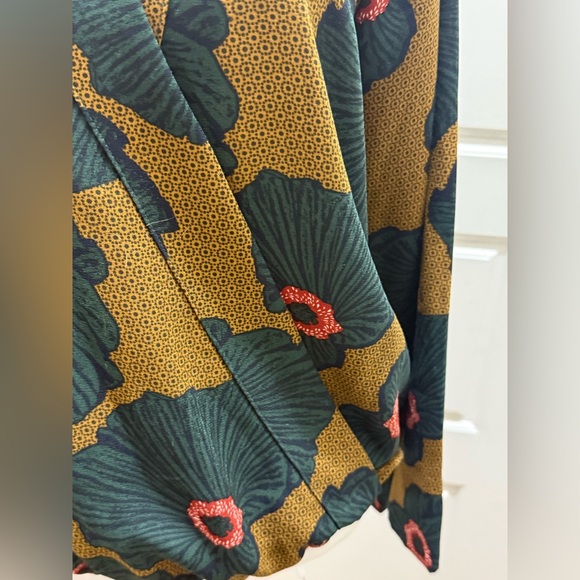 Allison Joy. Faux Wrap Floral Blouse. Size XS. - Picture 5 of 11